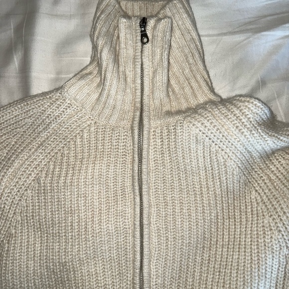 H&M Sweater - Picture 2 of 3